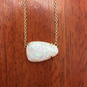 Kendra Scott Kyocera Opal Isla Necklace in Gold.